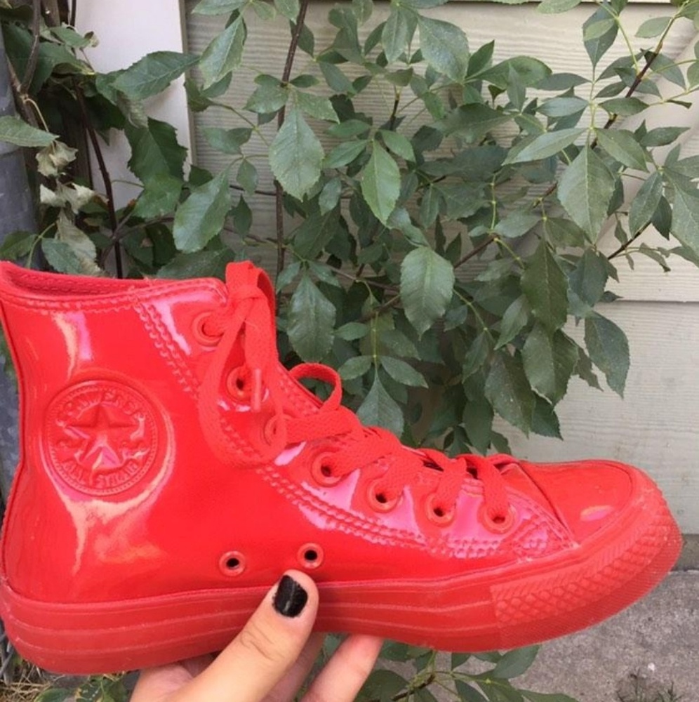 Rubber red converse